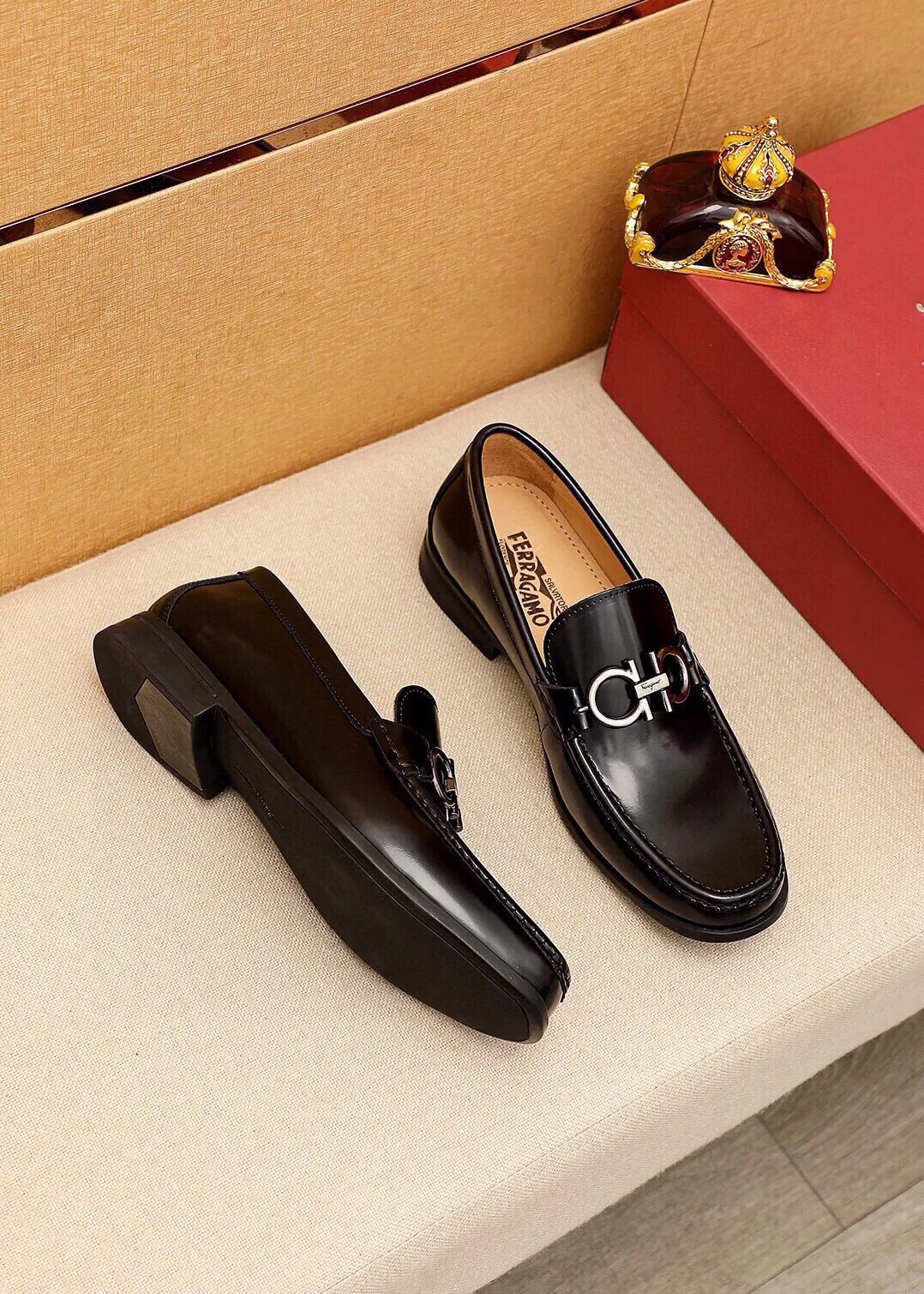 Men's shoes 💰480 💐 Product trademark: Ferragamo "Ferragamo" casual leather shoes Regular size: 38-44 (45🉑️customized) Product materials: Selected imported first-layer open-edge beaded cowhide leather upper + luxury hardware buckle, imported water-dyed cowhide leather lining. Strong three-dimensional visual effect, original outsole color: 4⃣️seed leather materials available